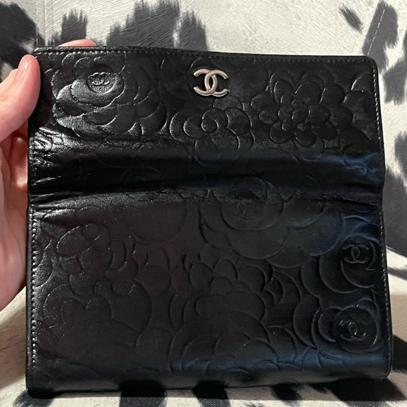 CHANEL Black Leather Floral Camellia Wallet - Picture 11 of 16